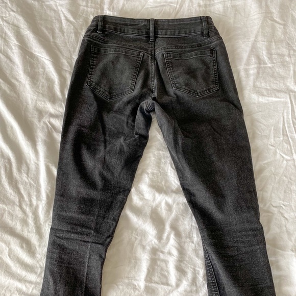 2/$40💜 CLOSET CLEAN OUT: Black ripped skinny jeans - Picture 3 of 7